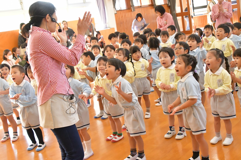 くすの木：年少・年長・二歳保育参観（白水萌）